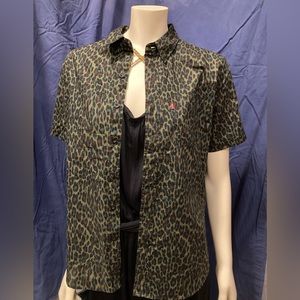 Levi’s short sleeve leopard print. Olive, black, teal, brown NWOT.